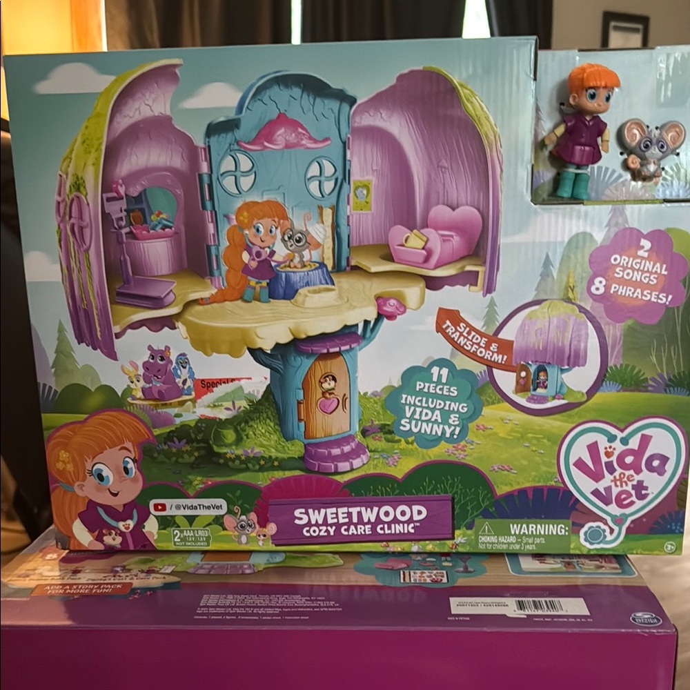 Vida the Vet-Sweetwood Cozy Care Clinic Playset